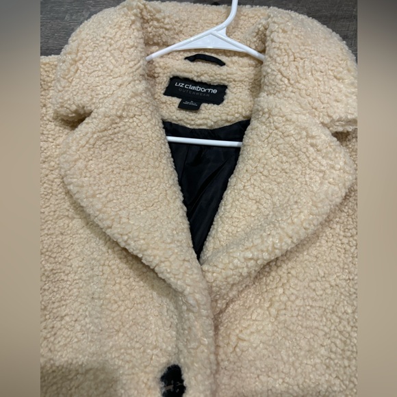 LIZ CLAIBORNE TEDDY COAT. (MED) - Picture 11 of 14